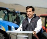 saakashvili_tractor_IPN
