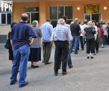 queue of voters 2012