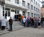 voters in queue