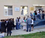 voters waiting