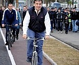 mikheil saakashvili - bicycle ride in Turkey, 2013-04-08