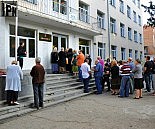 voters-in-queue