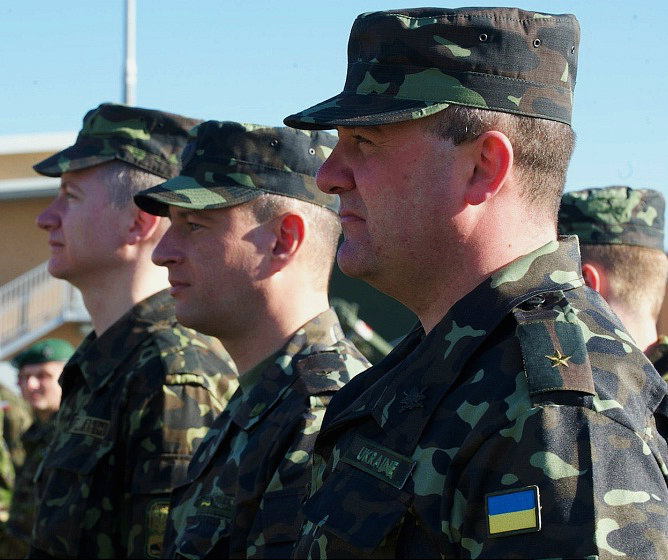 Ukrainian_soldiers_in_NATO_exercise_Bulgaria_March_2014_-_Photo_by_Brooks_Fletcher_-_US_Army_Crop