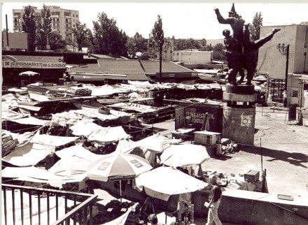 Varketili bazar  - Makeshift market at Varketili metro station in early 2000s  (Paul Manning)