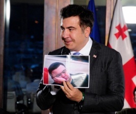 mikheil saakashvili - holding photo of Gubaz Sanikidze