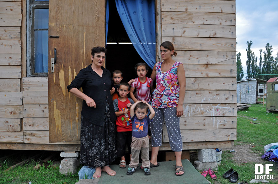 Shavadzes' family with four children (DFWatch Photo)