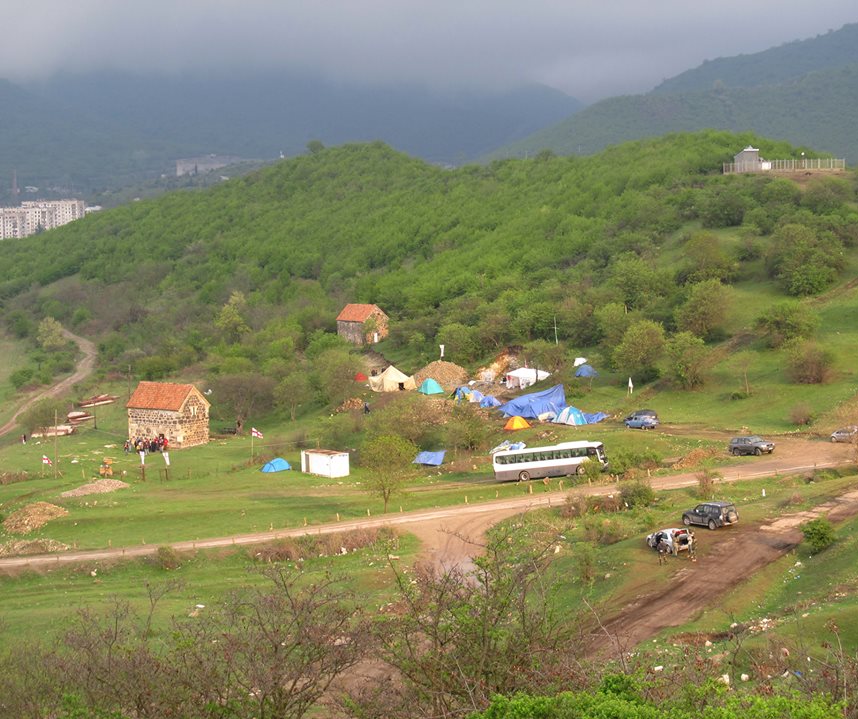 Sakdrisi_tent_camp