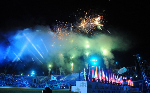 Olympic_opening_fireworks
