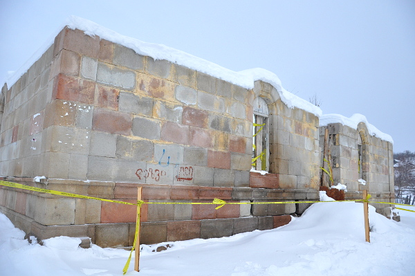 Mokhe_mosque_ruins_snow